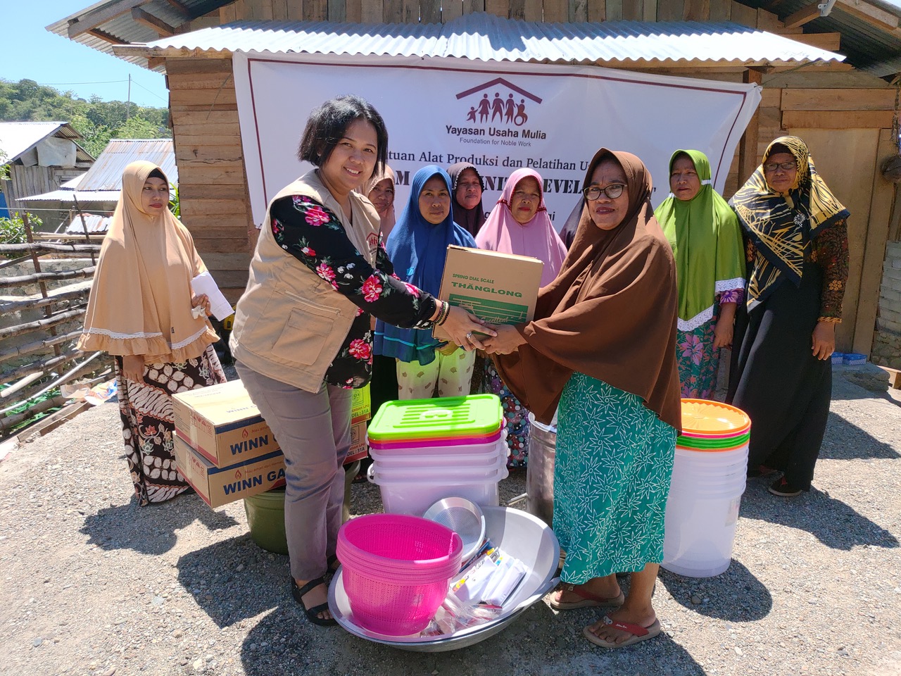 YUM was given the opportunity to help activate the local economy that had temporarily stopped due to the disasters by empowering groups of women, most of them housewives, from five villages in Palu, Donggala and Sigi.