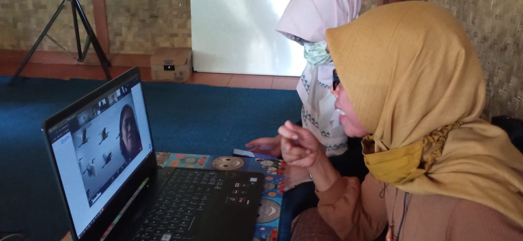 From November to December 2020, Yayasan Usaha Mulia successfully conducted a 3-week training session for elementary school teachers in Cipanas, West Java, Indonesia.