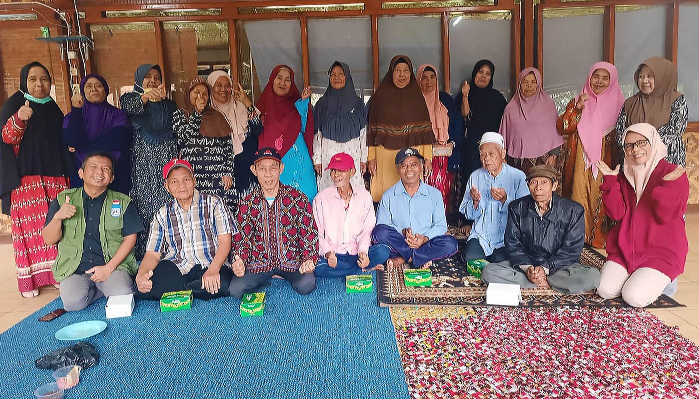 At YUM Cipanas, supporting the well-being of the elderly goes beyond providing care—it means creating space for dialogue, learning, and shared experience.