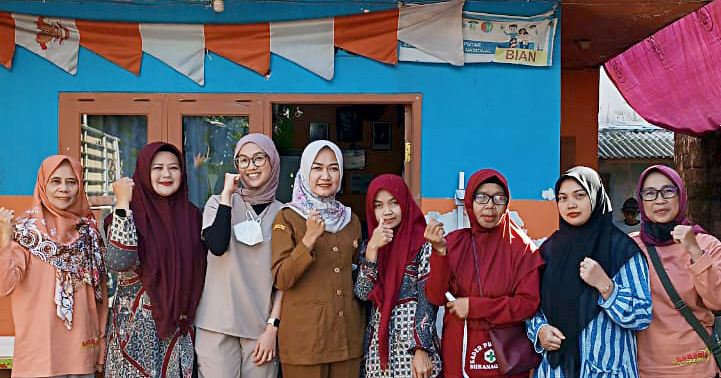 YUM Cipanas, in collaboration with Mitsui, is supporting mothers at Posyandu Cengkeh through complementary food-focused sessions—blending nutrition knowledge, hands-on cooking, and community care.