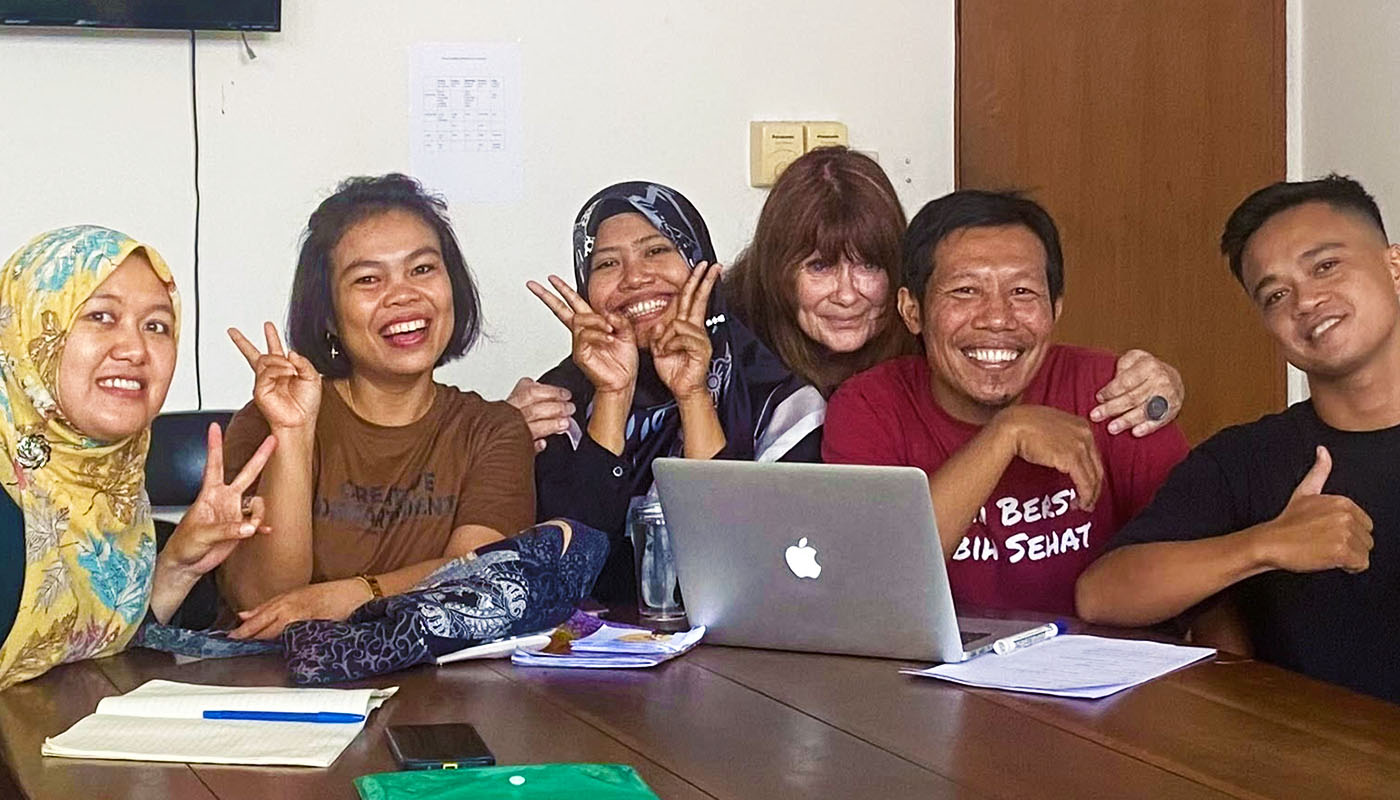 Traveling all the way from Spain to Kalimantan, Bu Anna Dall arrived at YUM’s Vocational Training Centre (VTC) with more than just her experience as an educator — she brought curiosity, energy, and a deep belief in the power of learning together.
